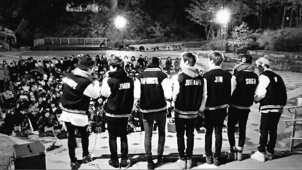 kimbeartae's tweet photo. Feliz 6 anos Bangtan💜

Vocês conseguiram

#6YearsWithOurHomeBTS @BTS_twt https://t.co/qgcvCSu1yN