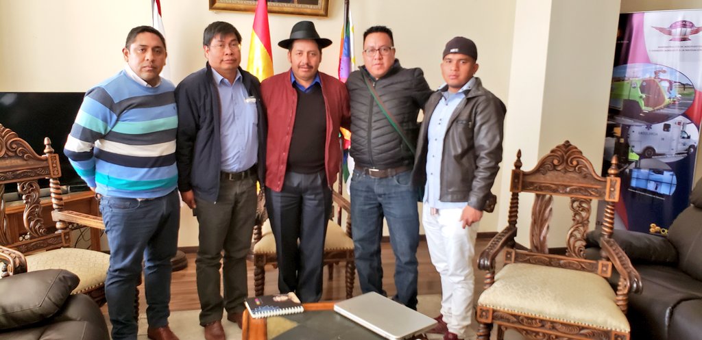 EstebanUrquizuC's tweet image. Hoy sostuvimos una reunión con el rector y estudiantes de la #UNIBOL Universidad Indígena Boliviana de #Ivo y llegamos a varios acuerdos de cooperación interinstitucional para fortalecer la educación de nuestros hermanos del pueblo Guaraní en Macharetí.