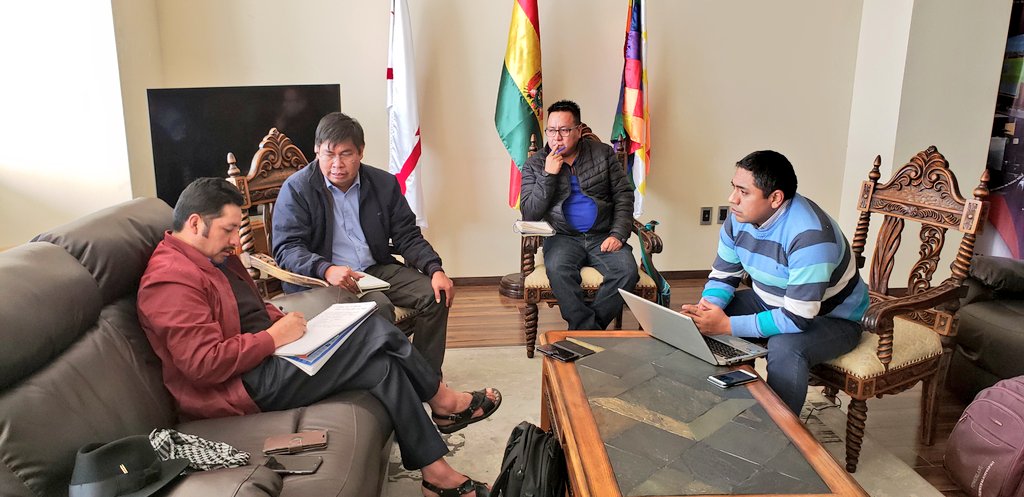 EstebanUrquizuC's tweet image. Hoy sostuvimos una reunión con el rector y estudiantes de la #UNIBOL Universidad Indígena Boliviana de #Ivo y llegamos a varios acuerdos de cooperación interinstitucional para fortalecer la educación de nuestros hermanos del pueblo Guaraní en Macharetí.