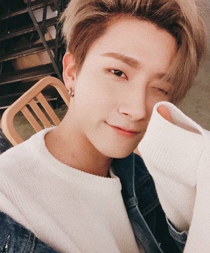 imxyecoc's tweet photo. 𝒾 𝒻𝑜𝓊𝑔𝒽𝓉 𝓉𝒽𝑒 𝓌𝑜𝓇𝓁𝒹 𝒻𝑜𝓇 𝓎𝑜𝓊𝓇 𝒽𝒶𝓃𝒹

#MonbebeSelcaDay ◞♡ https://t.co/EnZaJydrtz
