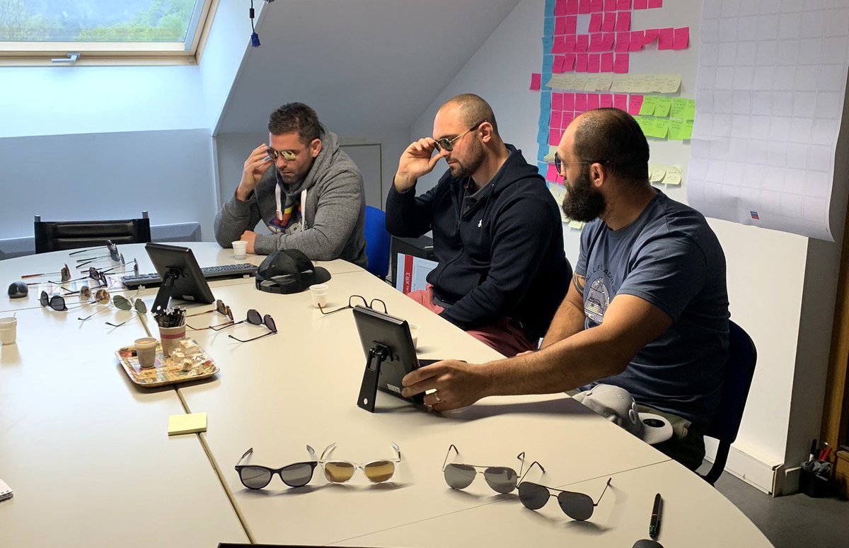 OyonnaxRugby's tweet photo. ✍🏻⎜Fournisseur Officiel

@LunettesPAF devient fournisseur officiel d'@OyonnaxRugby avec les lunettes de soleil Patrouille de France

Les détails ➤ https://t.co/vxpIlUa0Wv https://t.co/oESdHRZFOs