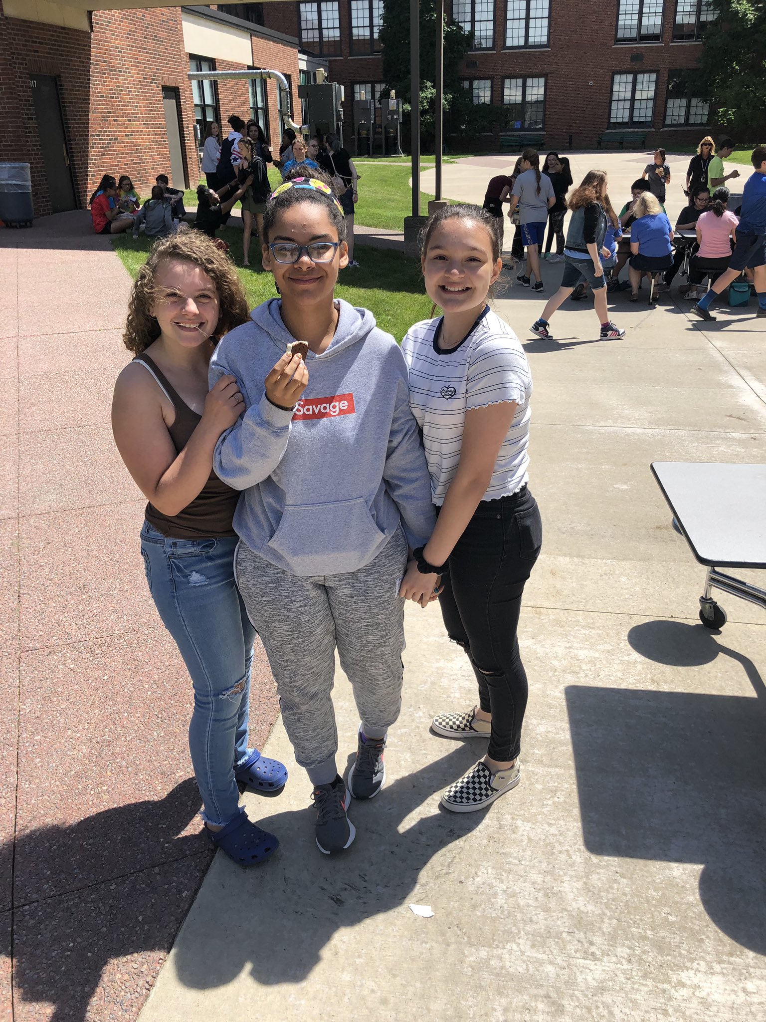 Oliver Middle School on Twitter: "Time for 8th grade to enjoy the sun ...
