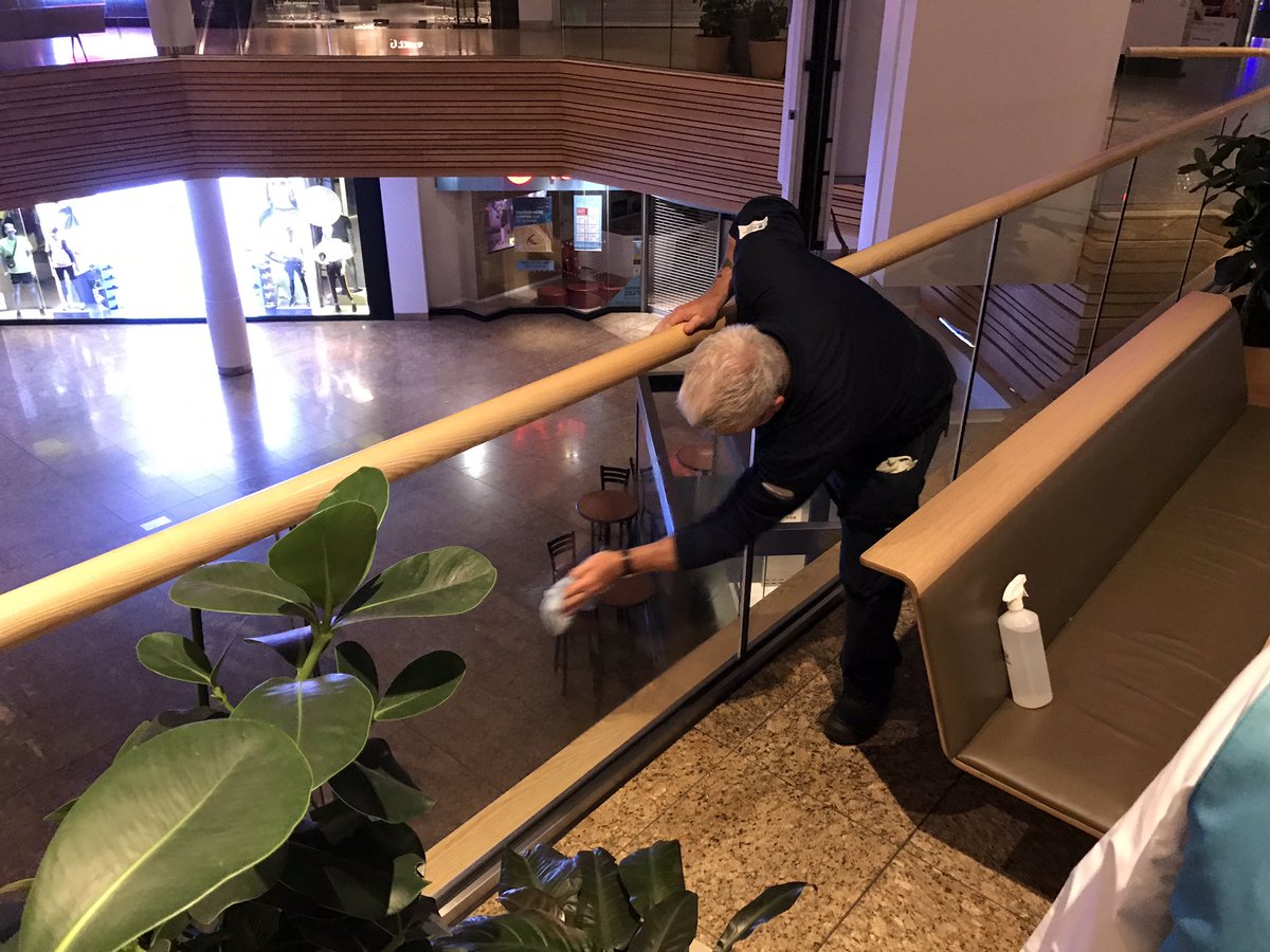 MarkPWhyte's tweet photo. Many thanks to our partners @CraftexUK tonight for the demonstration of the #purex system at @LoveMeadowhall #sustainablecleaning #chemicalfree https://t.co/KFWUl6ukGb