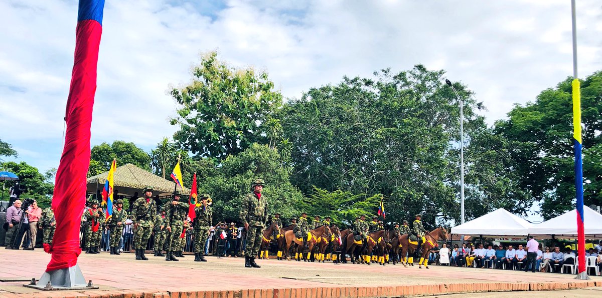 COL_EJERCITO's tweet photo. #AEstaHora | Inicia conmemoración de los 200 años de la campaña libertadora. Preside el señor Presidente @IvanDuque, #COMANDANTEFFMM, #GeneralNicacioM @COMANDANTE_EJC y comandantes @FuerzasMilCol. #HéroesBicentenarios https://t.co/7f0eYNvQdY