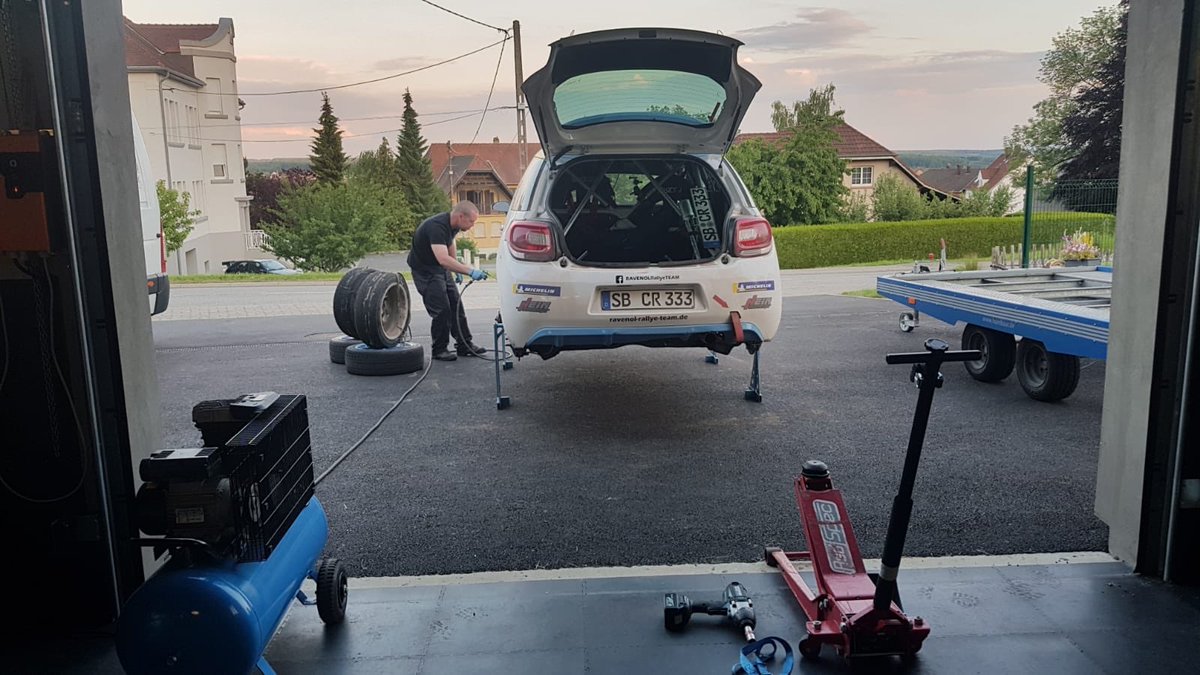 RAVENOLRallye's tweet photo. The last preparations have been completed, tomorrow morning we will go to Lübbecke for the third round of the German Rally Championship. We will start with number 19 in the rally and keep you up to date here. #ravenol #darkdog #citroen #lastpreparations #fortocompetiton https://t.co/UriZKB0JmB