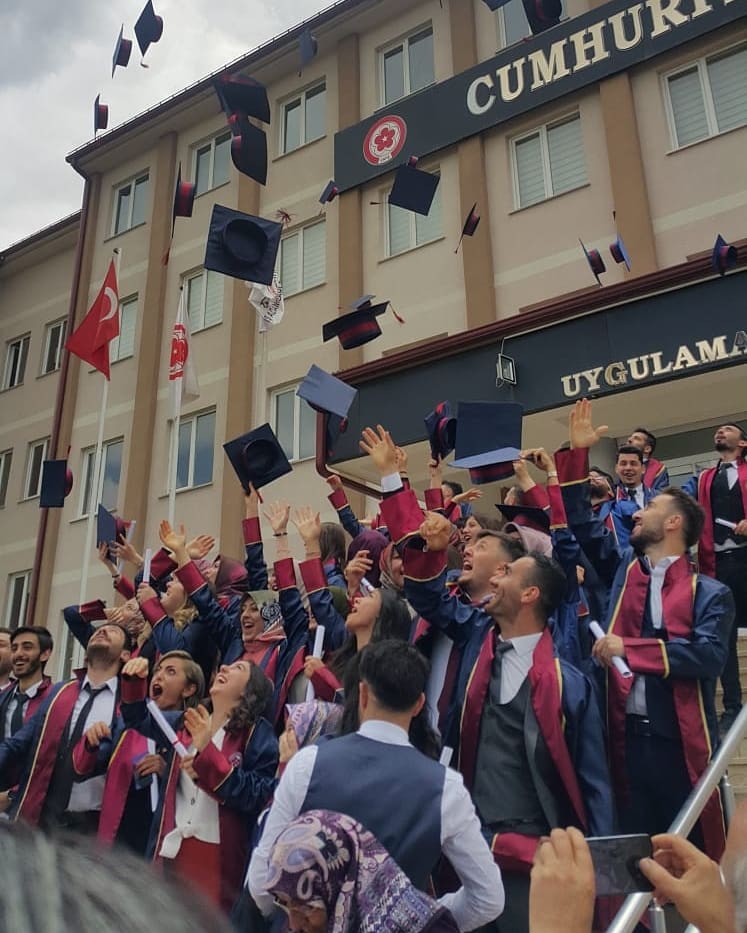 cumsi_'s tweet photo. Cumhuriyet Sigortacıları Kulübü ve Zara Belediye Başkanlığımızın ortak çalışması ile düzenlediğimiz, mezun olan arkadaşlarımıza mezuniyet eğlence programımızı gerçekleştirdik. Belediye Başkanımız Sayın Fatih ÇELİK'e teşekkür ediyoruz.
Mezun olan arkadaşlarımızı tebrik ederiz. https://t.co/DhmP2UJiHq