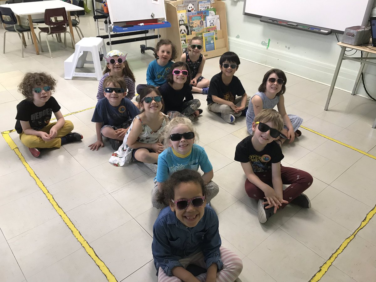 Wearing our cool sunglasses today to celebrate the letter S 😎 <a href="/EnglishMTL/">English Montreal School Board</a> <a href="/EcoleFaceSchool/">ÉcoleFaceSchool</a>