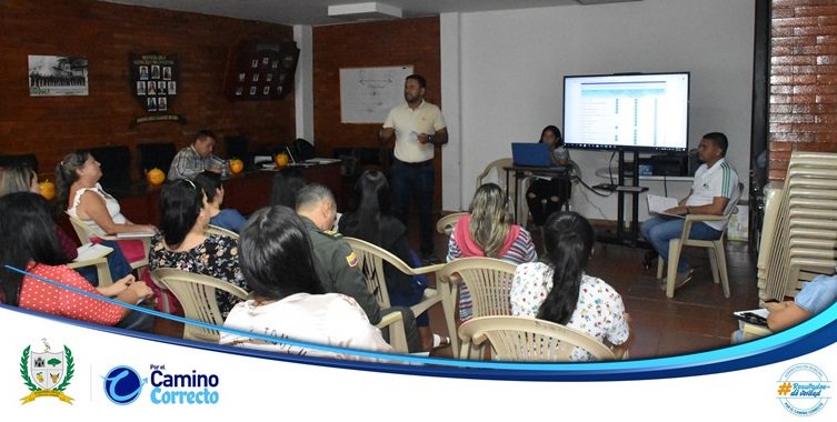 #LaNiñezPrimero- #JóvenesXElCaminoCorrecto-La primera autoridad municipal 👷‍♂️Ing. José Armando Suárez, a esta hora participa de la socialización de la mesa de infancia👧🧒 adolescencia🧑👩‍🦱 del primer semestre de 2019.