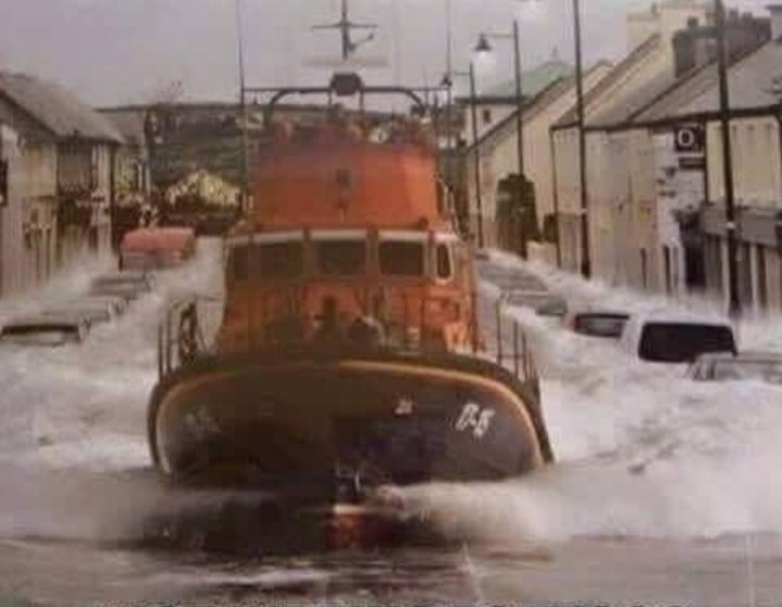 Lippylee1231's tweet photo. With the bad weather we are having shags please stay at home don't risk getting wet or washed away I am still doing deliveries. Hit me up for some top class blow #mongbar #Cannabis #localbusiness #drugs https://t.co/N5Vm4zX9KI
