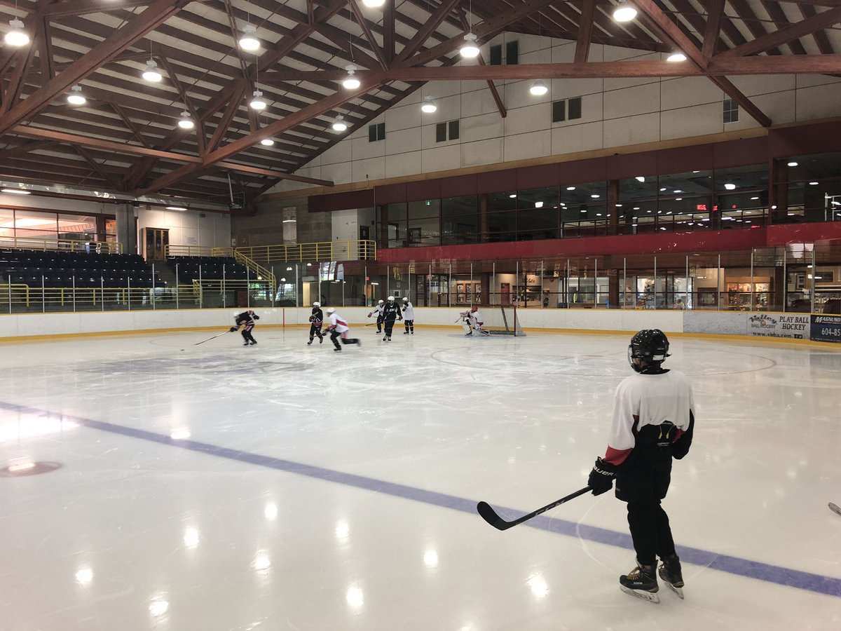 YHA_Lions's tweet photo. Fraser Hockey Academy: Year End @FMSHockey 3v3 Cup action #grade8 #smallarea #fun https://t.co/iPfuVjg7fk