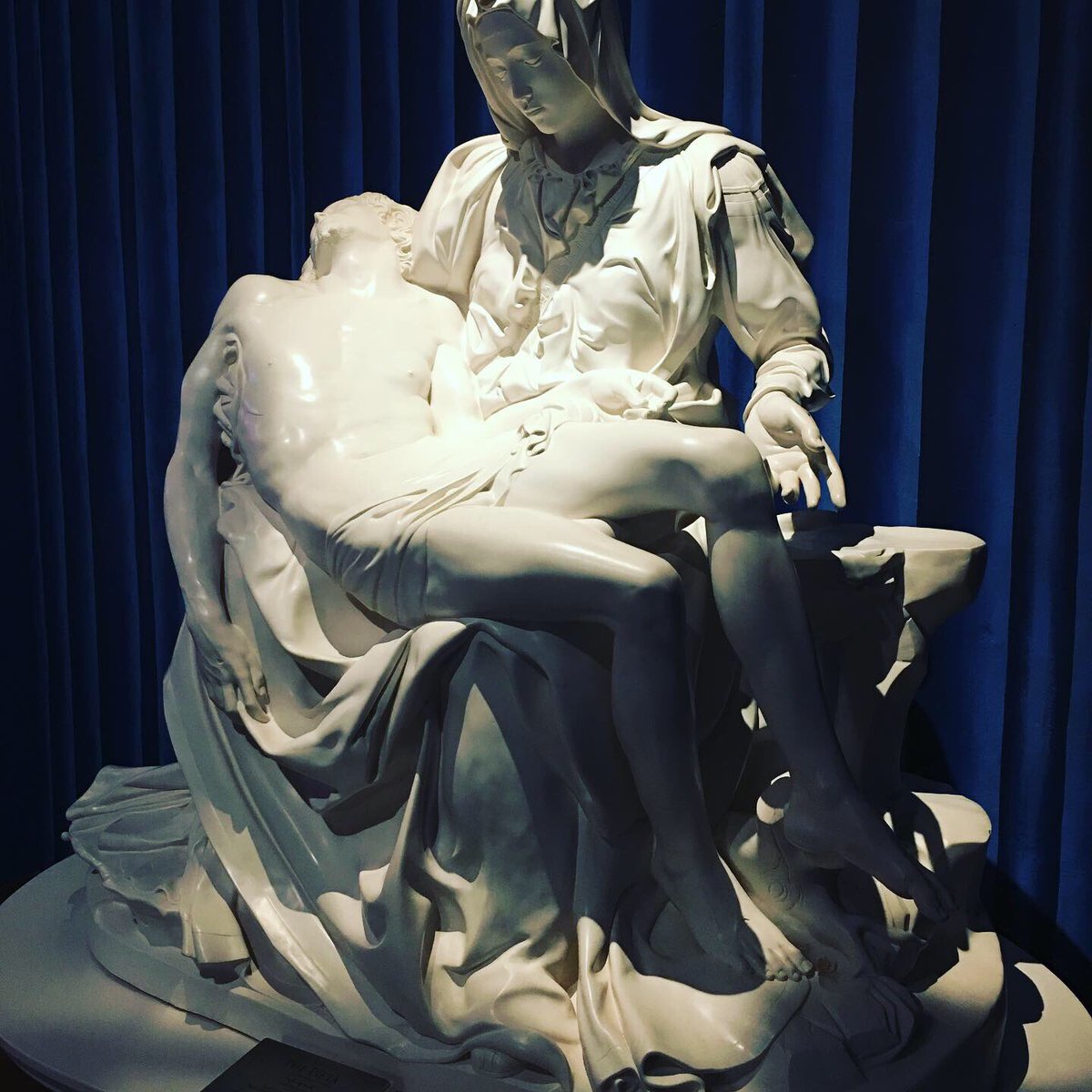 BarbaraGBFergus's tweet photo. In #Ventura, Mission San Buenaventura is a serene sanctuary. It includes a meticulously maintained Spanish mission (circa 1809) whose sanctuary contains an exact replica of “The Pieta” marble sculpture in Vatican. #visitcalifornia #CALove #RoadTripCalifornia #DreamBig #ipw2019 https://t.co/MBjCTjvBN9
