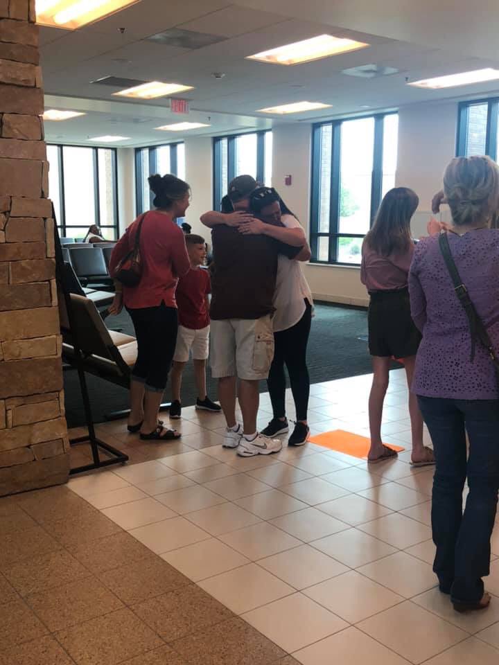 flymonroemlu's tweet photo. Happiness is when your family and friends are waiting for you at the airport. #FlyMonroe ✈️

#WelcomeHomePaynes 
#WelcomeHomeGracen ❤️ https://t.co/i1N9eRRE3Q
