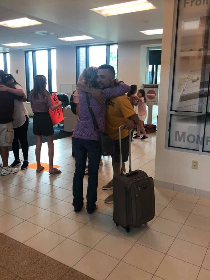 flymonroemlu's tweet photo. Happiness is when your family and friends are waiting for you at the airport. #FlyMonroe ✈️

#WelcomeHomePaynes 
#WelcomeHomeGracen ❤️ https://t.co/i1N9eRRE3Q