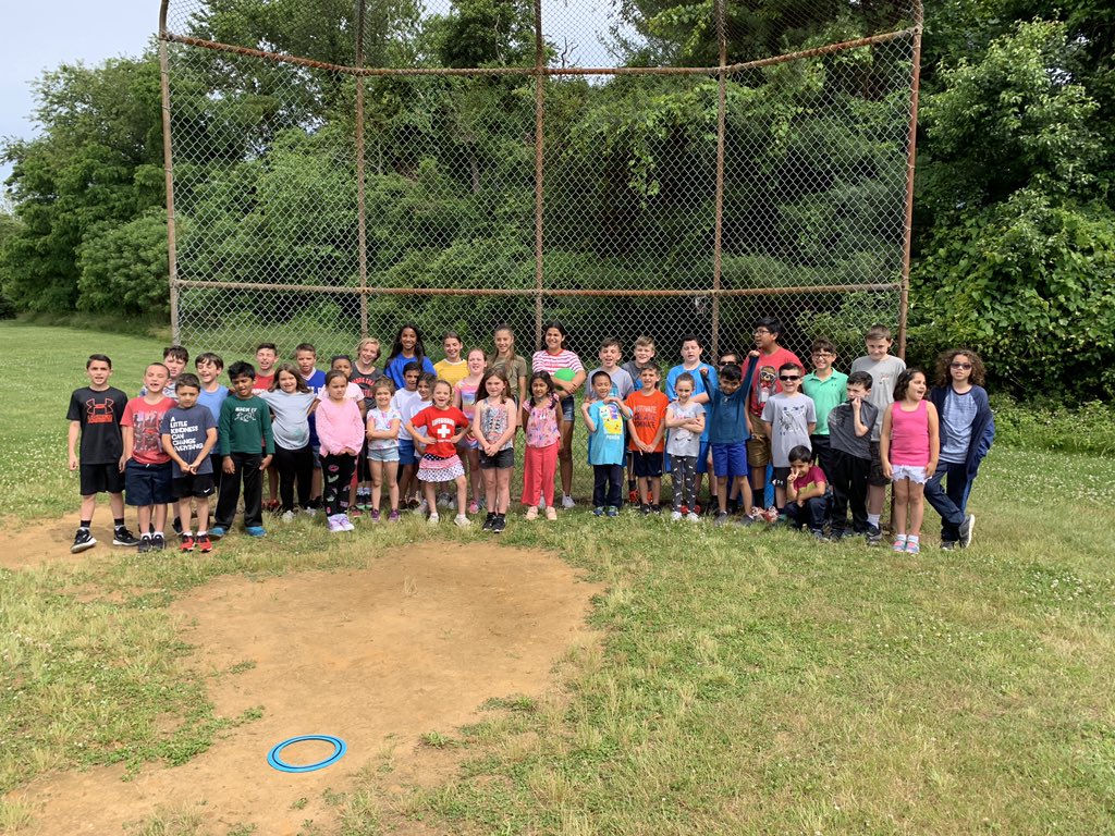 CRAGrimshaw's tweet image. 5th grade had so much fun teaching our @CRAGueci  1st grade #PBS #BuddyClass how to play kickball today!  #RoleModels #Kindness