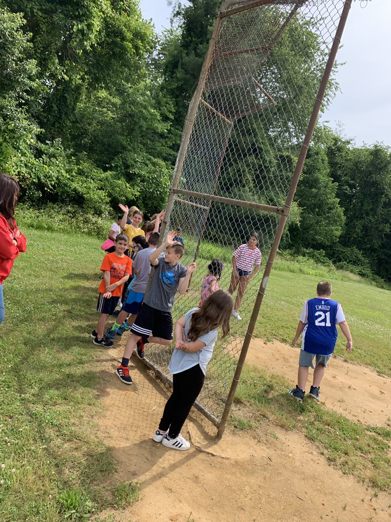 CRAGrimshaw's tweet image. 5th grade had so much fun teaching our @CRAGueci  1st grade #PBS #BuddyClass how to play kickball today!  #RoleModels #Kindness