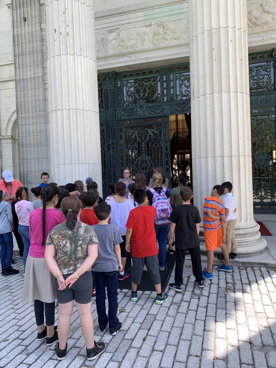 Perfect day for a field trip and a rainbow! Grade 4 students had a great time at Marble House and the park! #HJWCommunity #PawtucketInspires