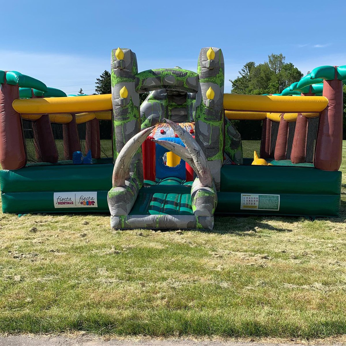 bayviewglenps1's tweet photo. Something is about to go down @bayviewglenps1 #FunFair2019 https://t.co/UNWu1QbCvv