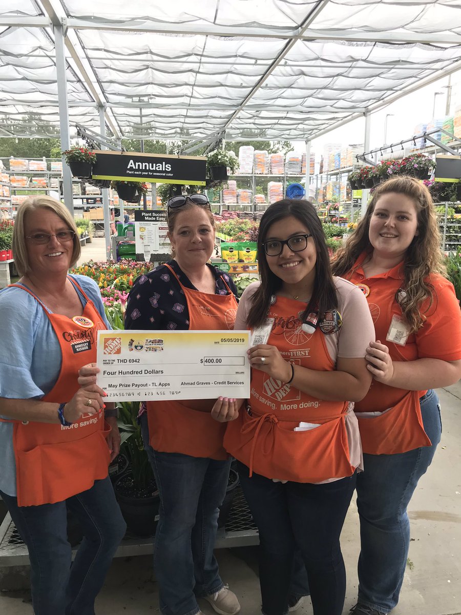 Congratulations to the Cedertown Team #6942. All smiles when more money added to there Fun Fund for associates celebrations. #BigCheck #FunFund #MayPayout <a href="/BirchfieldDrew/">Drew Birchfield</a> <a href="/Brad_Peebles/">BP</a> <a href="/Scott_Koz/">Scott Kozlowski</a>
