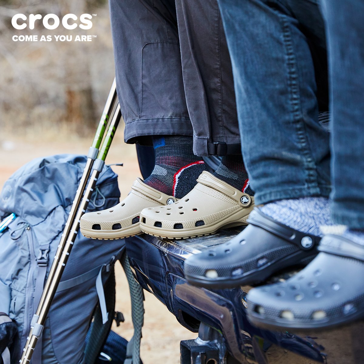 SHOEDEPT's tweet image. Looking for the perfect gift for Dad? @Crocs clogs, sandals and slip-ons are designed to keep him comfortable and looking his best all summer long. bit.ly/2X55PC2 #CrocsMen #CrocsStyle #FathersDay #ForDad #CrocsForMen