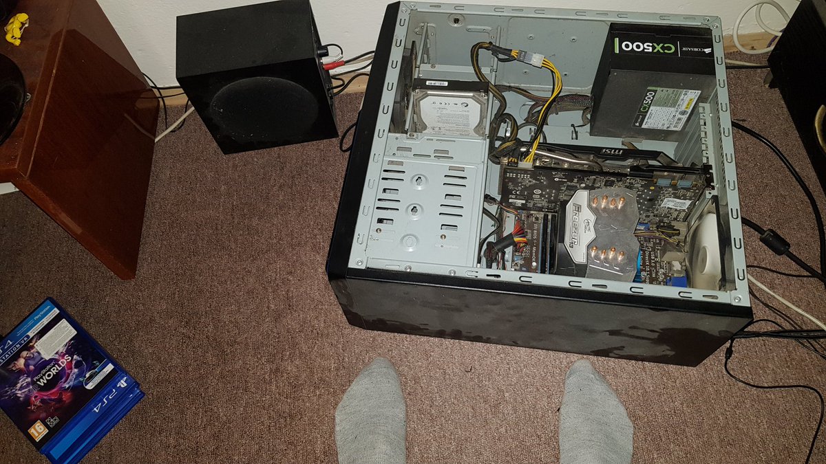 Holy shit it booted on like 20th try, i think i've seen every bios error that exists by now. Stay strong brother