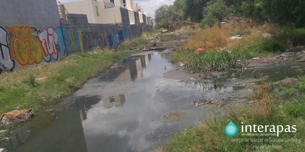 Interapass's tweet photo. Todo el equipo de mantenimiento, fugas y drenajes siguen realizando trabajos preventivos las 24hrs. Con apoyo de nuestro camión hidráulico Vactor y las cuadrillas de varilleros, se bajaron los niveles Prolongación Av. San pedro detrás del Fraccionamiento La Virgen. https://t.co/fkJbdxRnj3