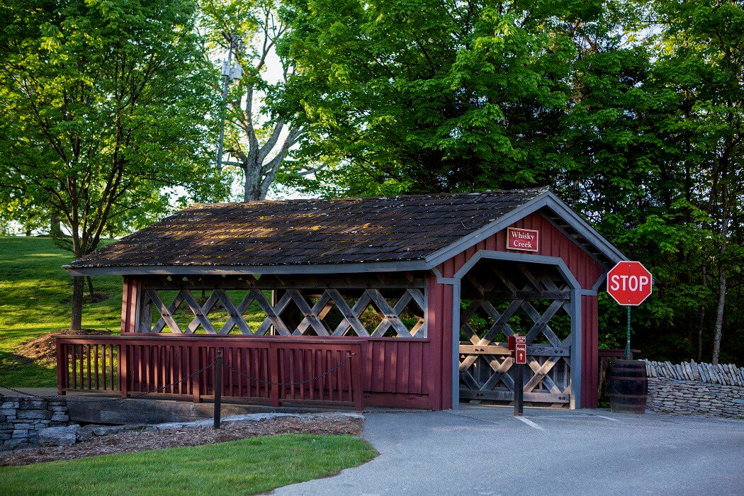 AllstarCoaches's tweet photo. Father's Day Gift Idea!!🎁

Take dad on an RV Road Trip on the Kentucky Bourbon Trail. We've got it all planned out for you with distillery stops and RV campgrounds. 

You'll be a hero this Father's Day! 

(image @MakersMark)
https://t.co/A7SBEH8TZv https://t.co/28nhcOWGEt