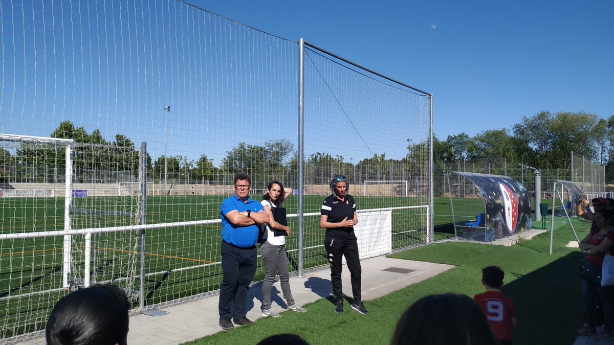 RFFM_oficial's tweet photo. SÚMATE | La Directora Deportiva del #FutFem de la #RFFM #LauraTorvisco ha estado hoy en la @EFCARABANCHEL con el Presidente del club y directivo de la #RFFM, José Luis Polo, llevando a cabo el programa #Sumate destinado al fútbol femenino desde la #RFFM https://t.co/0TeJ2sjJNV