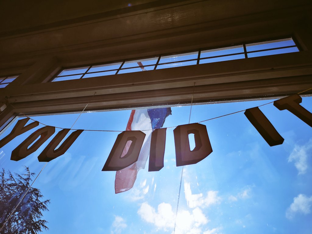 kunstjuf's tweet photo. #geslaagd #puber2 #feest #dikverdiend #trots https://t.co/ARQWJQHXml