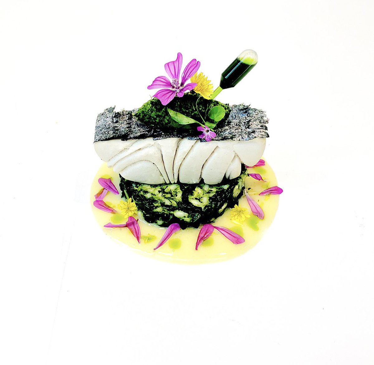 Chefjaycathcart's tweet photo. Fillet of truffled Tofu, Crispy seaweed scales, salsa verde, Cavalo Nero risotto &amp; faux butter emulsion. #veganlondon #plantbaseddiet #healthyeating #vegan #veganfood #vegandiet #plantbased #plantbaseddiet #londonfood #veganchef #veganlondon #yummy  #tofu #modernistvegan https://t.co/PYckqbBt3c