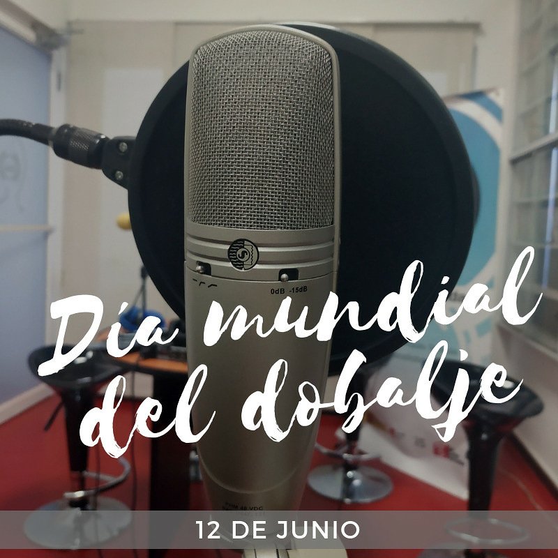 MaryLopez87's tweet image. Único como el ADN, huellas digitales, la VOZ es el distintivo auditivo.
Hoy celebramos a los actores de doblaje que usan su voz en el arte cinematográfico, series, caricaturas y entretenimiento.
Gracias por su trabajo, pasión y entrega ante el micrófono. 😎🎙️🎬 #DoblajeEnEspañol