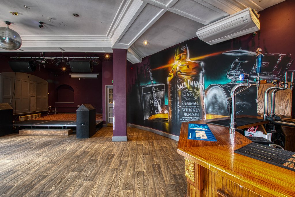 TheVictoria's tweet photo. The Vic's Function Room

Book Here> https://t.co/b4zpEhjRhr 😍
DJ booth / Bar / Dancefloor 
#Birmingham #TheVic #FreeFunctionRoom https://t.co/uvE57ceCRc