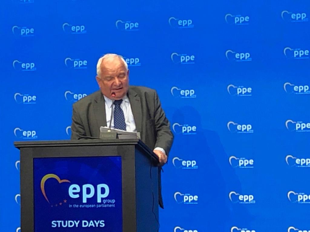 💬The citizens once again entrusted us as the largest 🇪🇺 political family. We cannot wait to start working with <a href="/ManfredWeber/">Manfred Weber</a> to make our vision for the #FutureofEurope a reality &amp; bring #Europe closer to our citizens #AmbitiousEurope