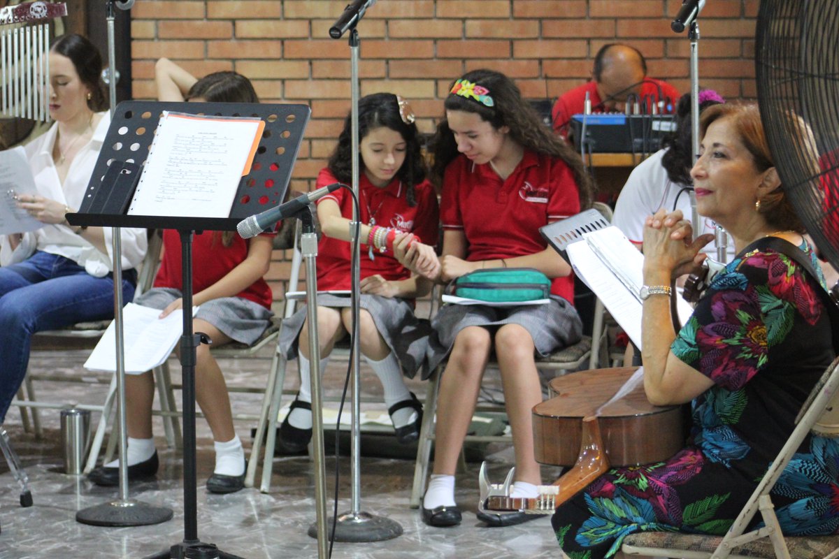 InstitutoMater's tweet photo. Celebración Eucarística con 6o. de Primaria y sus familias.
Agradeciendo a Dios por todo lo aprendido y poniendo en sus manos la siguiente etapa.
¡Felicidades a todos!
#MaterSoy
#WeAreSacredHeart https://t.co/P0mMDS8jDq