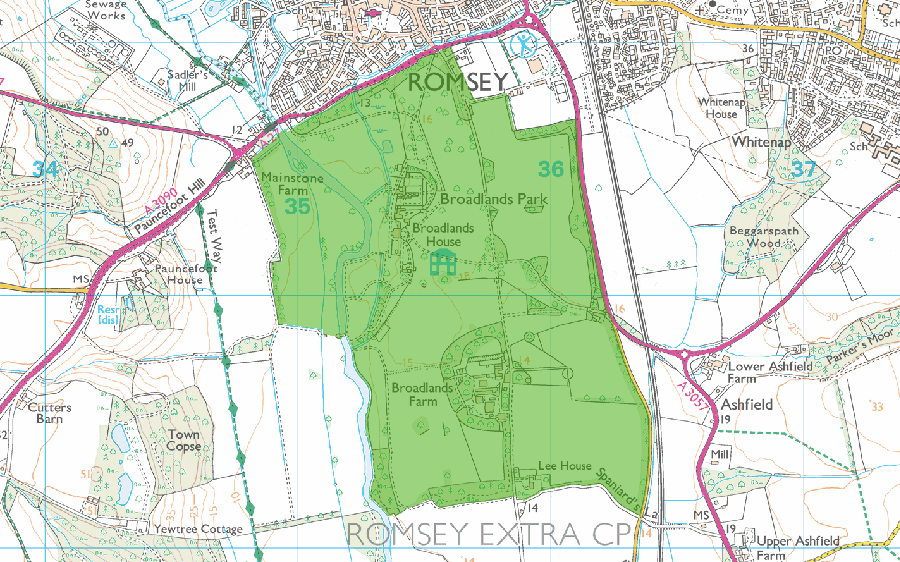 CatHobbs's tweet image. Did you know? 1/3 of land in England + Wales is owned by aristocracy/landed gentry according to @guyshrubsole&apos;s &apos;Who Owns England?&apos;

Green section below is Broadlands, in my hometown of Romsey, with no rights of way for us commoners!

Time for a mass trespass? #LandForTheMany