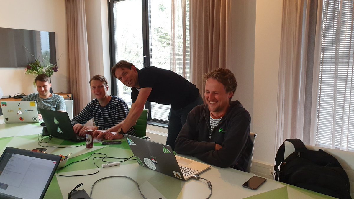 Divotion_nl's tweet image. Onze terugkerende kennissessie is in volle gang, met de groep free format kennis delen. Vanavond oa #ngpackagr (libs maken in Angular package format) en @Cypress_io (complete end-to-end testing)