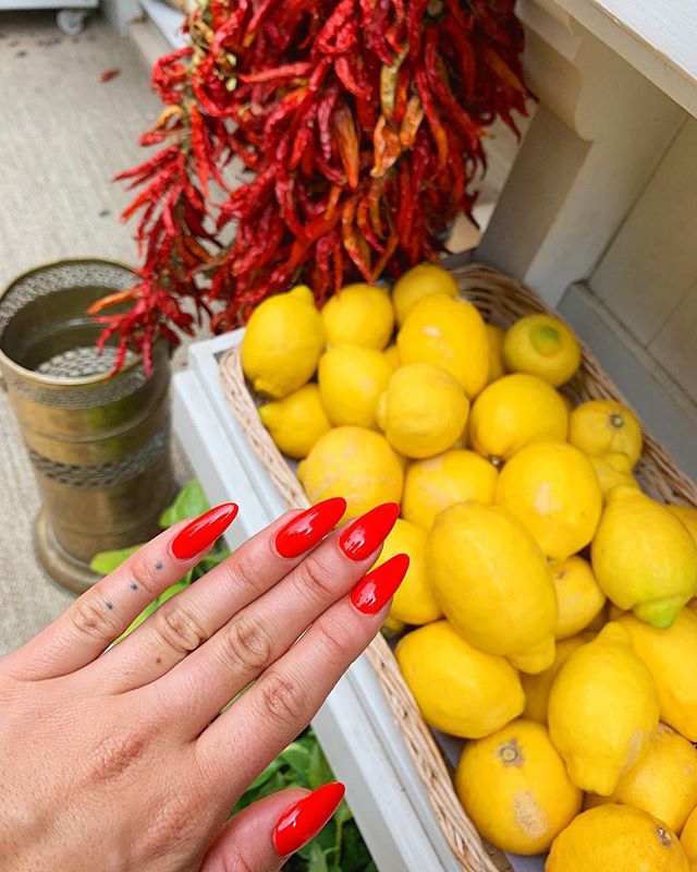 prohesion's tweet photo. Achieving the perfect summer look is easy peasy lemon squeezy with #ProHesion sculpting powders as your base 🍋 Nails by: @bw.nails #ProHesionacrylics #rednails #liquidandpowder https://t.co/u7ia6NAVb4