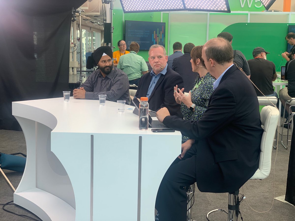 ghodgaonkar's tweet image. Live now on ⁦@theCUBE⁩ ⁦@munindersambi⁩ and Neil from ⁦@wwt_inc⁩ talking about #CloudScale #SDWAN