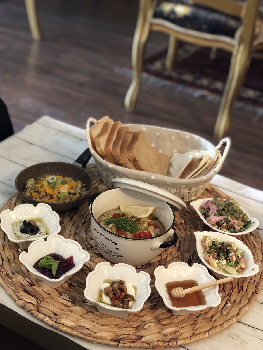 ট ইট র البلوقر كنده فطوري من يومين كان Meem Cafee مكان فخم وجميل هذي ثاني زياره للكوفي وهالمره لتجربة الفطور الاطباق لذيذه الخدمه عاديه الاسعار صينية ميم Xl بـ 89 صينيه S
