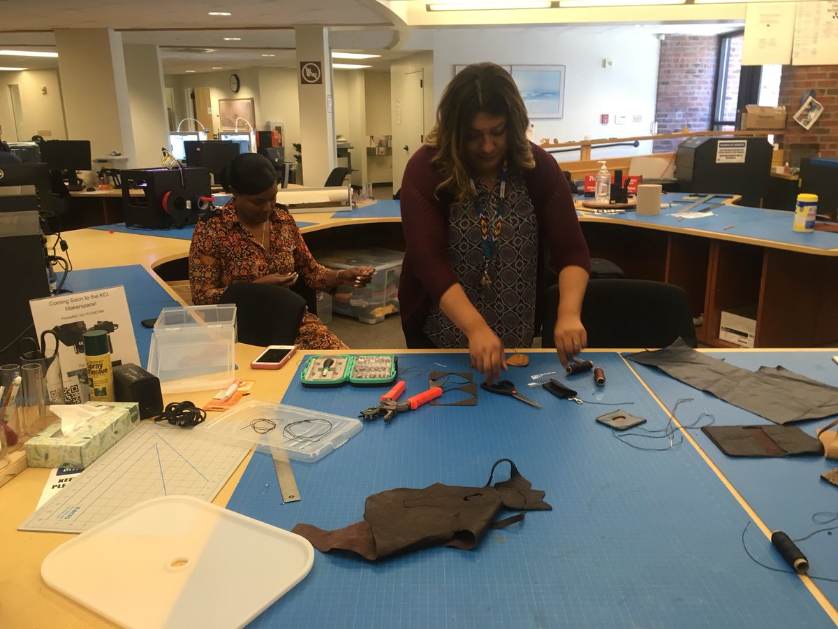 krausecenter's tweet photo. Stop by our makerspace TODAY between 12-2pm and create your own hand-stitched, laser-cut card case or wallet! #makerspace #makered #makerwednesday @FoothillPrez @Foothillnews https://t.co/QGhe8ZwCZM