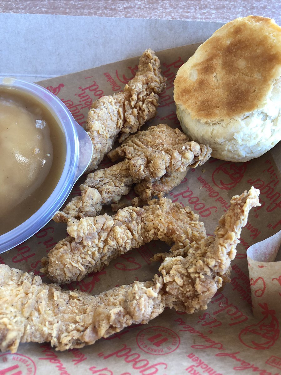 AlvisAlvis01's tweet photo. @kfc really? There's no chicken. Just crust!!!! https://t.co/zkGoIQn7ch