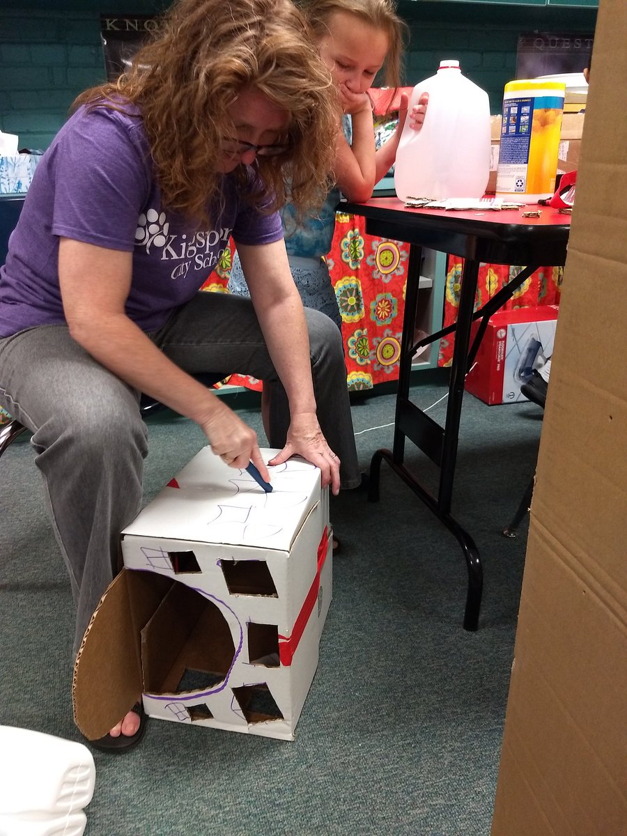 KCS_STREAMCamp's tweet photo. 2nd graders are building Larry's house.  We've got some innovative ideas!!! https://t.co/zUtIOXe6U6