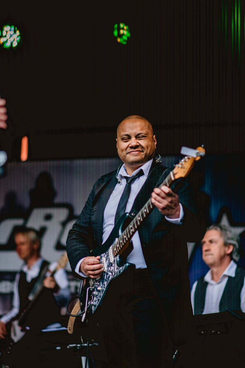 De beste muziek, voor papa 👍🏻🥰 Geef je vader een origineel vaderdag cadeau, de beste muziek van de gaafste band, met de hoogste korting 💪🏻🎶😎 Voor alle families die binnenkort iets te vieren hebben, neem contact op over de voorwaarden! #vaderdag #vaderdagcadeau #vaderdagkado