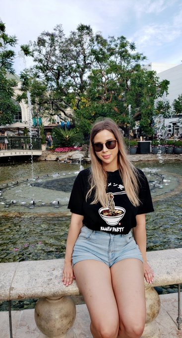 I am so happy to be back in Cali again for E3 😍  If you see me at the convention, come say hi! I don't