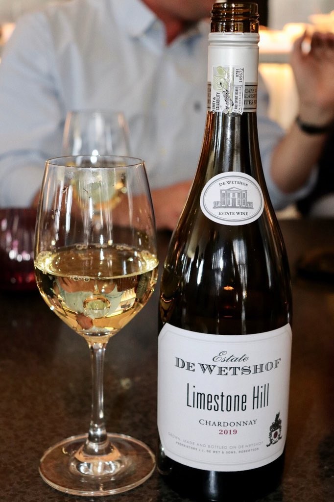 LaurasWorldza's tweet photo. Introducing De Wetshof Limestone Hill Chardonnay 2019... 🎉
Heavy clay soils rich in limestone allow this unwooded Chardonnay both varietal expression and complexity.
WINEMAKER : Danie de Wet
WINE OF ORIGIN : Robertson
#LaurasWorld
#LaurasWine
#DeWetshofEstate
#LimestoneHill https://t.co/72N5NnMGqf