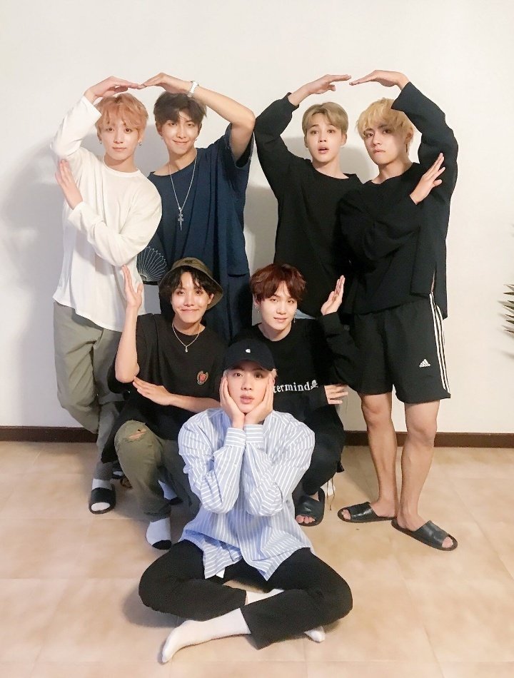 Daisyyy_______'s tweet photo. Happy 6th anniversary #BTS & ARMYs ๐๐๐
Thank you for everything!!
Lets make many more dreams and memories together! ๐ค๐
Thank you for being who you are!
Cheers to many more years! ๐ฅ
LOVE YOU GUYS! โค @BTS_twt
#6YearsWithOurHomeBTS
#BTScomesOnceInAlifetime #2019BTSFESTA https://t.co/h1G7emyLVp