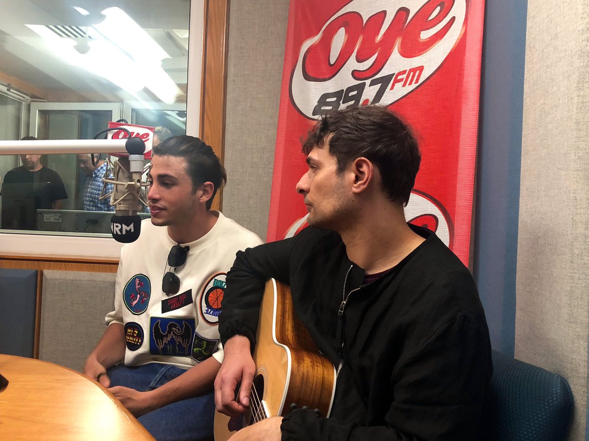 Oye897's tweet photo. Ya está @aboutriki en cabina con @OyeGustavoTello 🤩🙌🏻 https://t.co/VHCtrjRmAF