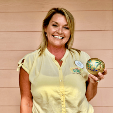 LuLusGulfShores's tweet photo. Congratulations to our May #GoldenCoconut of the month, Stacey Herbet! 😎🤗🏆 Originally from Walker, LA, Stacey is our HR Assistant! 😀 Her favorite menu item is Beef Nachos & Crab Claws! 🌴☀️😎 #GoStaceyGo #YouGoGirl #SnapsForStacey https://t.co/WBvHYOmbCK