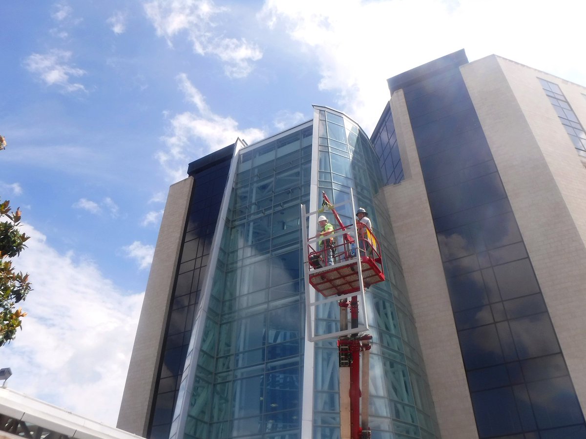 bakerssignstx's tweet image. More great pics of the Tomball Hospital rebrand/sign removal. Those of us that have lived in or around Tomball are going to miss that sign but new sign pics to come... #signremoval #rebranding #bakerssigns