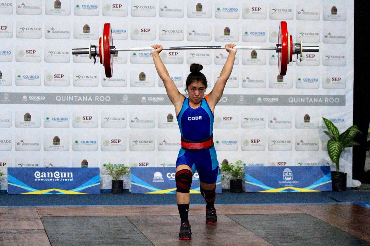 YesicaHdezPesas's tweet photo. Objetivo cumplido✅

Estoy muy contenta por poderle dar a mi estado de #GTO 3 medallas de oro 🥇en el #NacionaJuvenil2019 de Levantamiento de Pesas. Gracias a mi entrenador, a mi familia, a @gobiernogto @diegosinhue @isaac_pina por el gran apoyo. ¡Somos la #GrandezaDeMéxico! https://t.co/WXkWlmsIqQ
