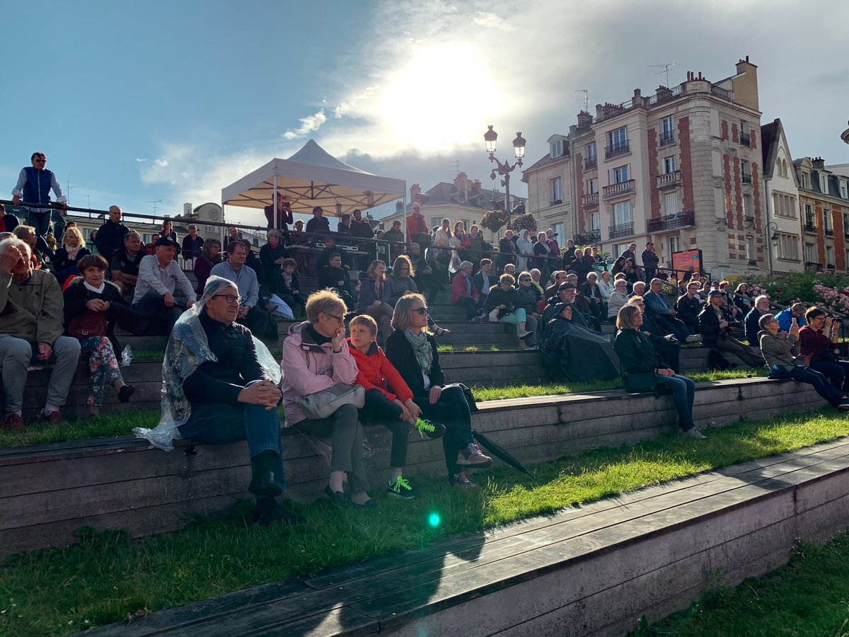 VilledeReims's tweet photo. Malgré la météo, belle ambiance avec @KanazoeOrkestra pour la soirée d’ouverture de #UnEtéAReims dans les jardins du #cryptoportique. Cette année une trentaine de #groupes et #artistes seront à découvrir jusqu’au 31 aout !
-> Le #programme : https://t.co/J9nru7P9zk https://t.co/Q9zJyrbeMa